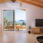 Goddess Thea Sea Apartment! *