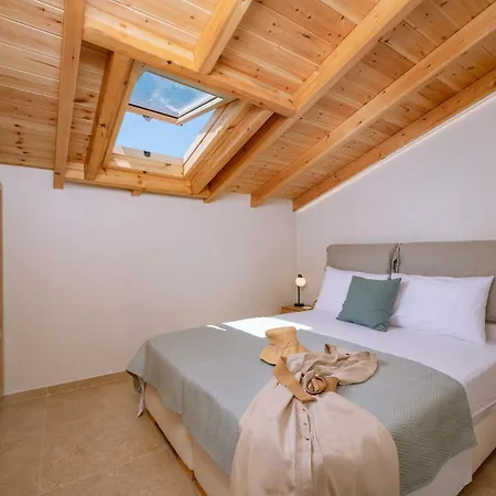 Goddess Thea Sea Apartment! Nea Iraklitsa