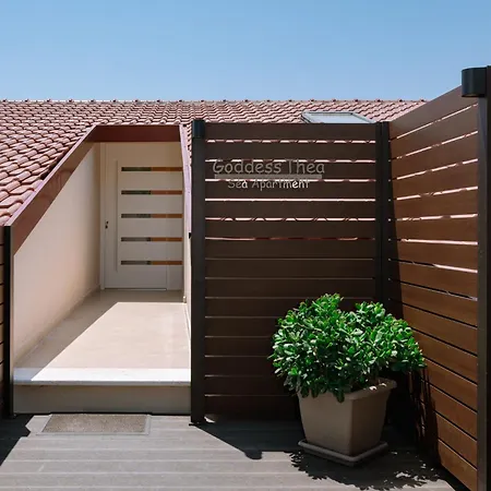 Goddess Thea Sea Apartment! *